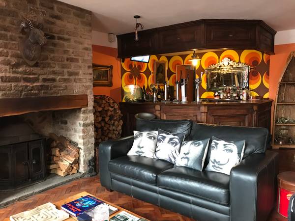 Seating area by the private bar at Moonfleet Guest House